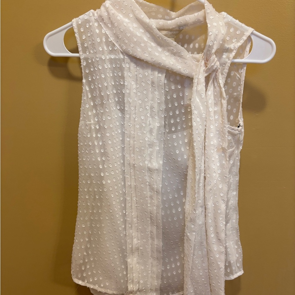 Banana Republic cream colored sleeveless top